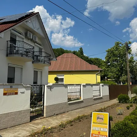 Bazsarozsa Apartment